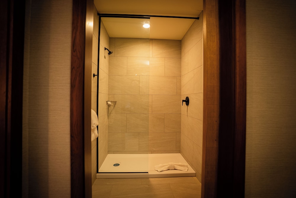 Rain Rock Casino Resort Hotel 39/41