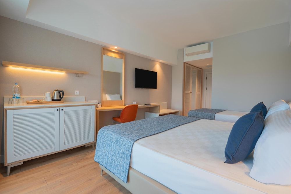 Sural Saray - Adults Only 16+ 26/65