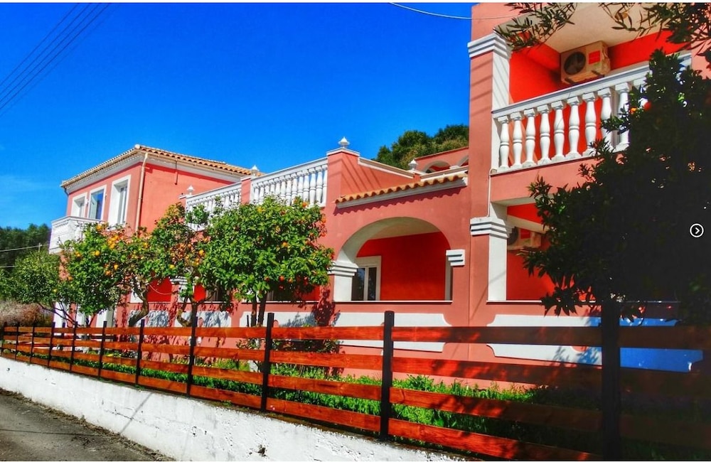 Paradiso Apartments 36/45