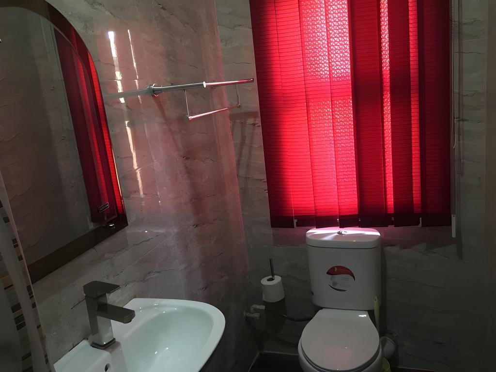 Momak 5 Hotel And Suites 17/18