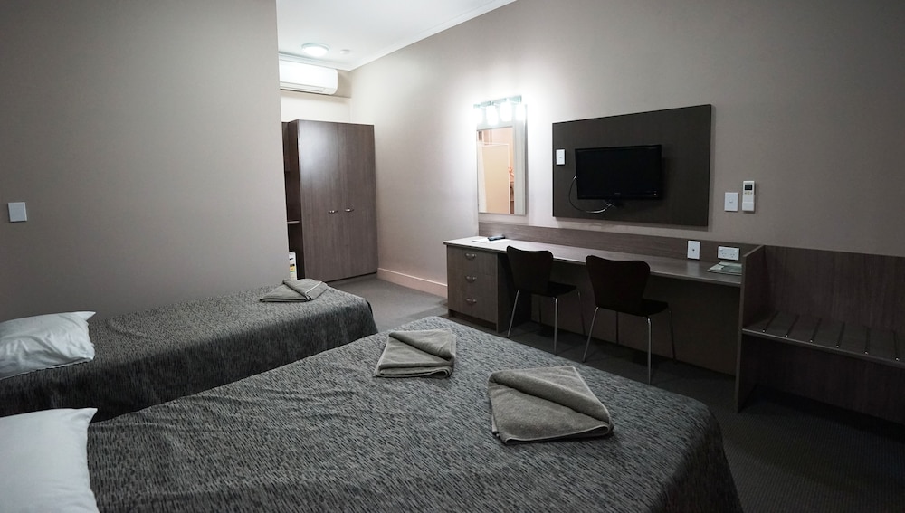 Bluestone Motor Inn 12/26
