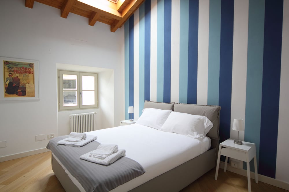 2 BEDROOMS, DELUXE, PENTHOUSE, LAKE VIEW
