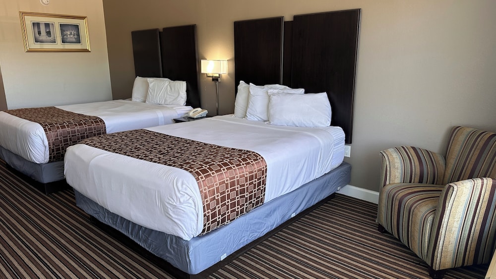 DELUXE, 2 DOUBLE BEDS
