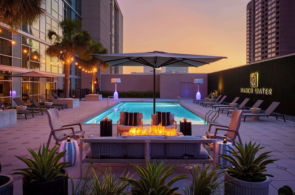 Hyatt Regency Houston/Galleria 71/74
