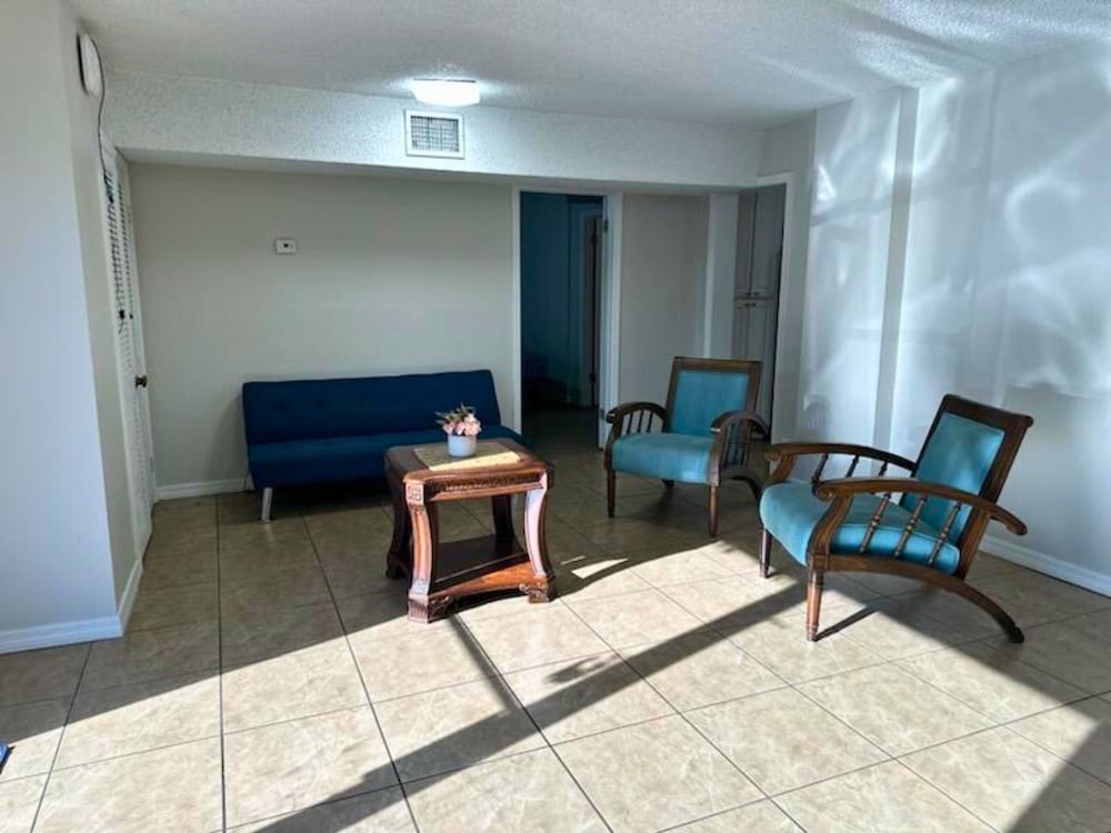 Stayable Suites Lakeland 44/66