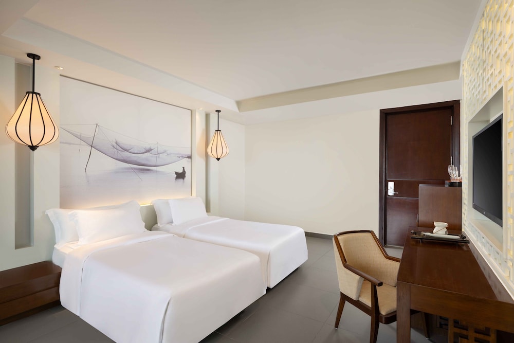 Seaview Balcony King Grand