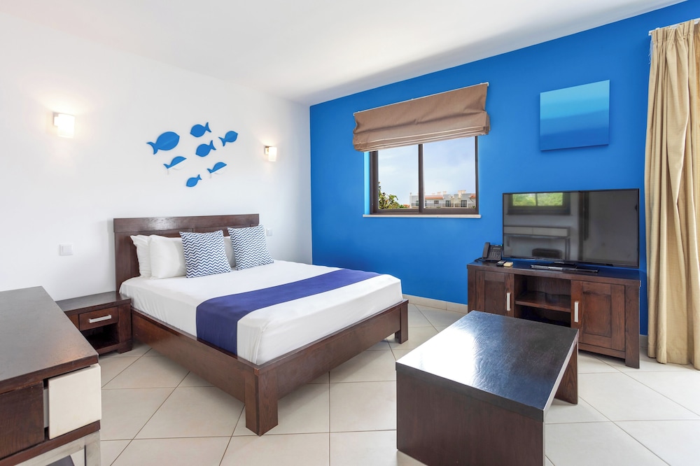 2 Bedrooms, Sol, Suite, King Bed