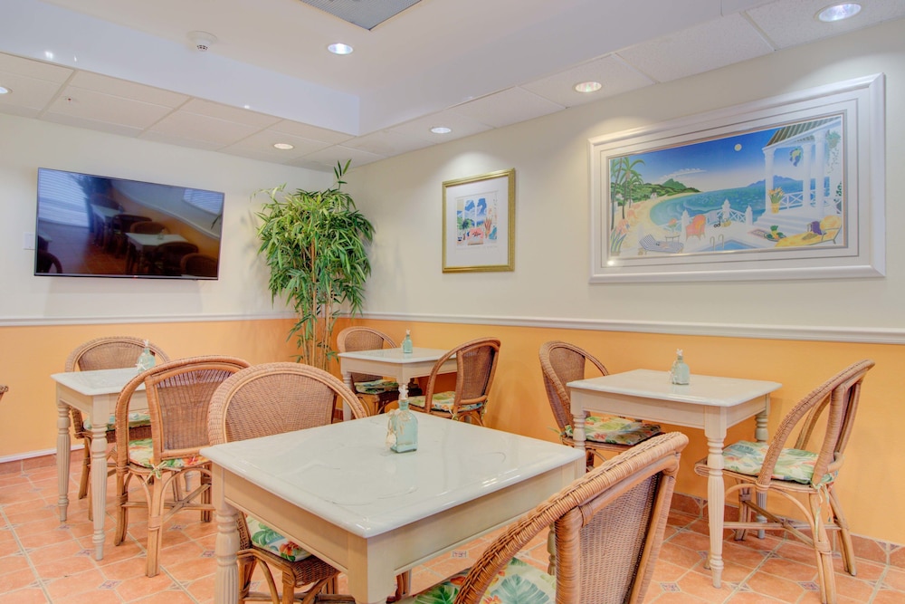 Hutchinson Island Plaza Hotel And Suites 46/63