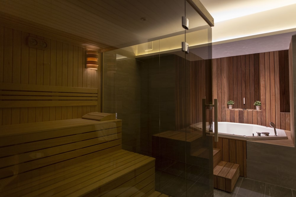 Public House Hotel 27/50