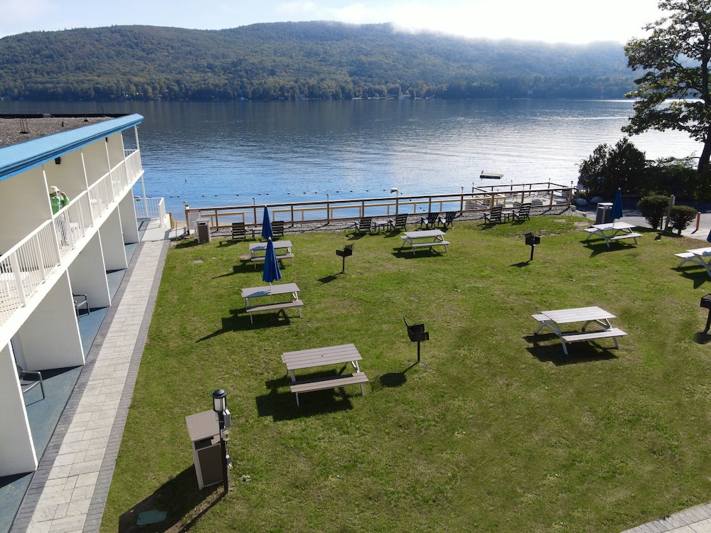 Lakefront Terrace Resort 24/42