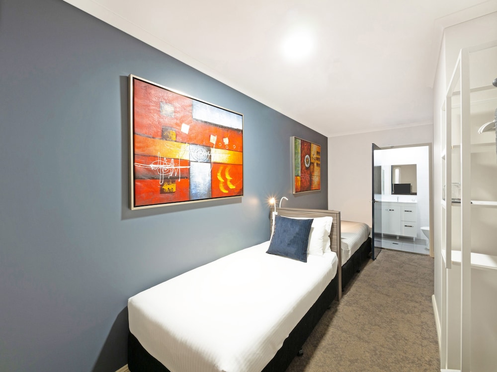 MINI, TWIN BEDS