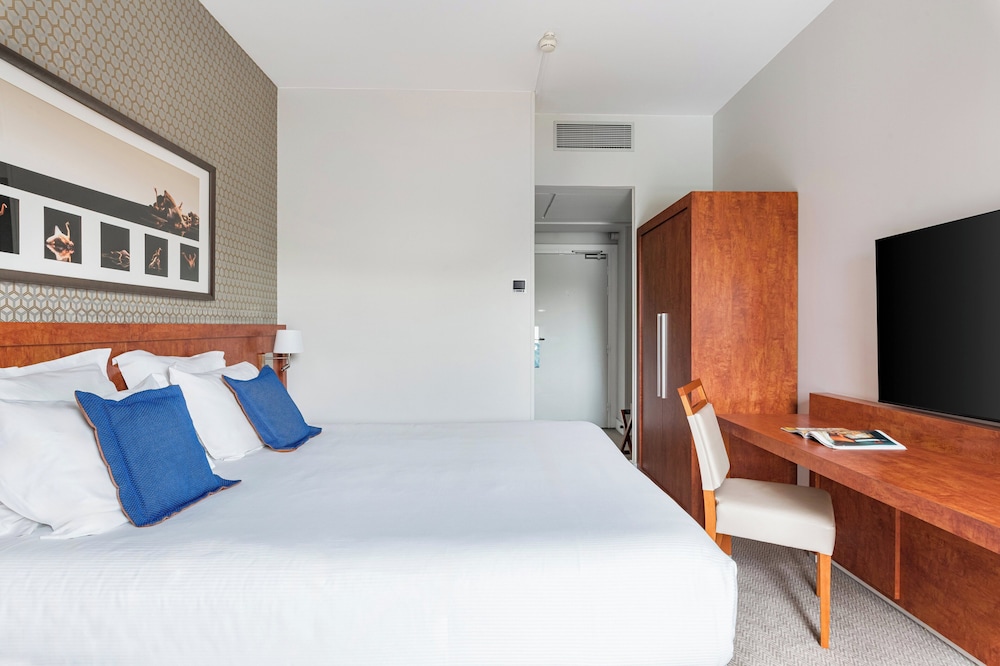 STANDARD, KING BED