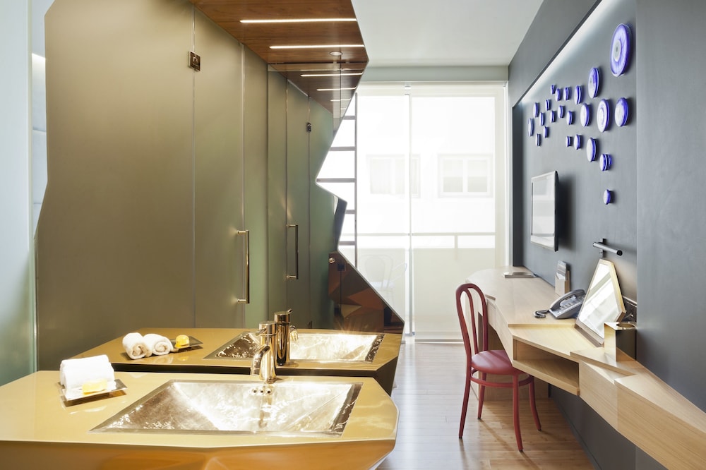 New Hotel 33/61
