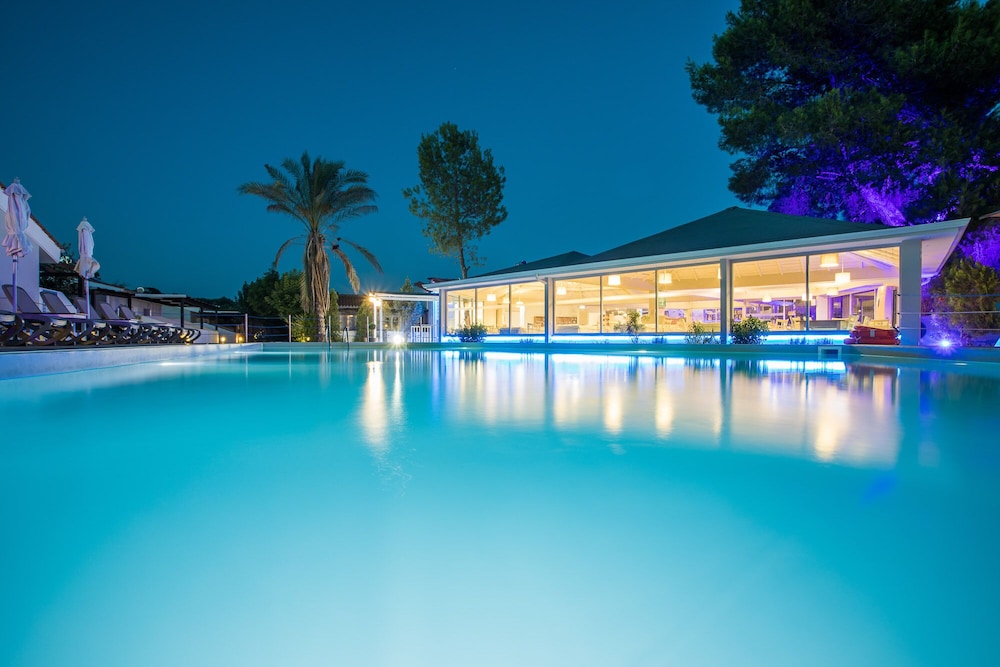 CORAL BLUE BEACH HOTEL in GERAKINI