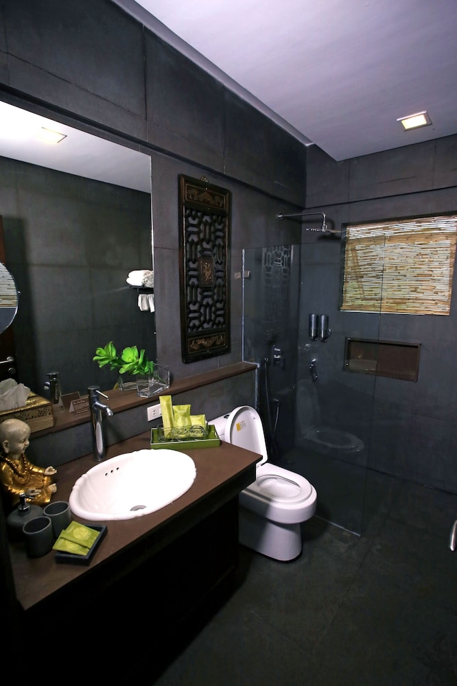 The Oriental Luxury Suites Tagaytay 50/50
