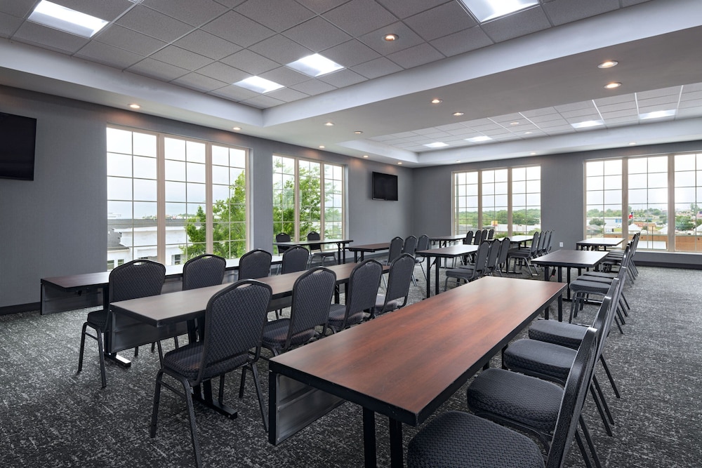 Woodland Suites (ex. Candlewood Suites Weatherford) 25/35