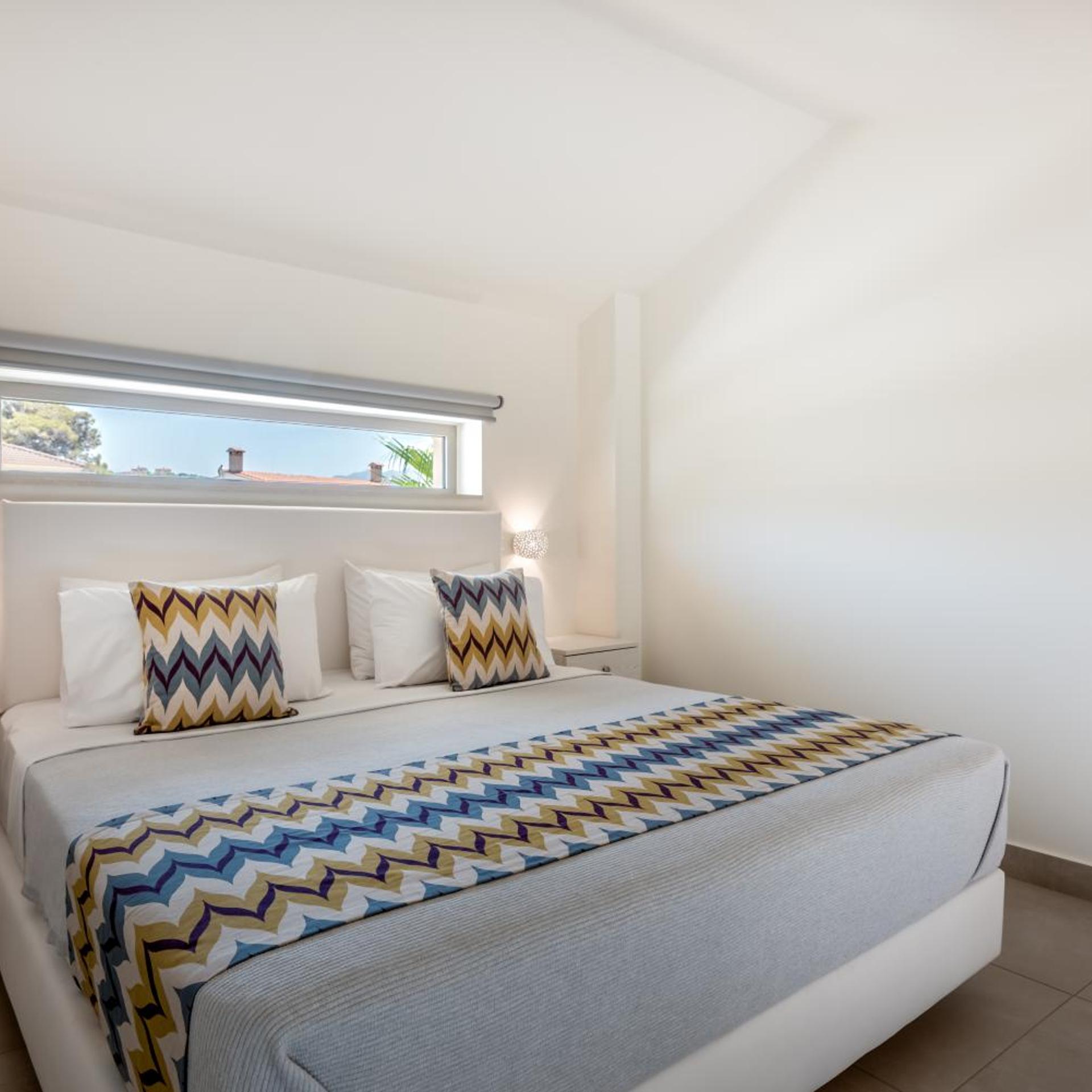 SUITE EXECUTIVE LOFT POOL VIEW/ SEA VIEW