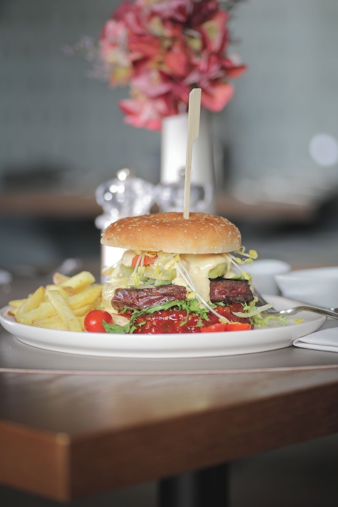 Steigenberger Hotel Stadt Lorrach 37/46