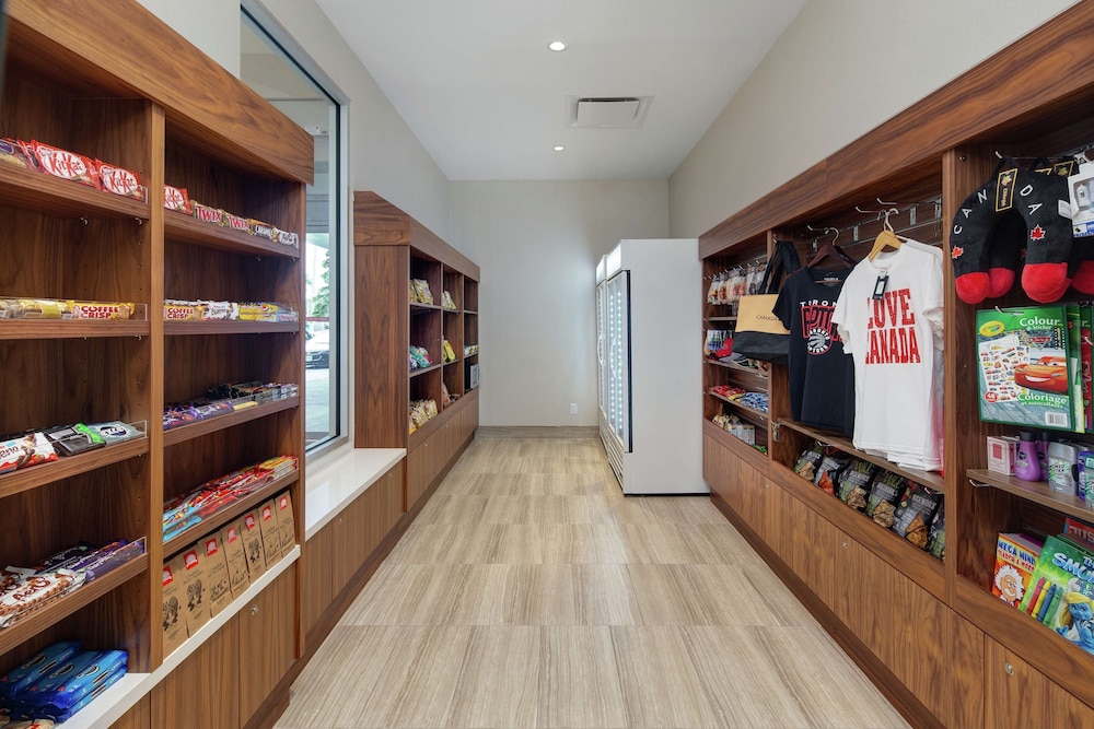 Doubletree by Hilton Toronto Airport 8/47