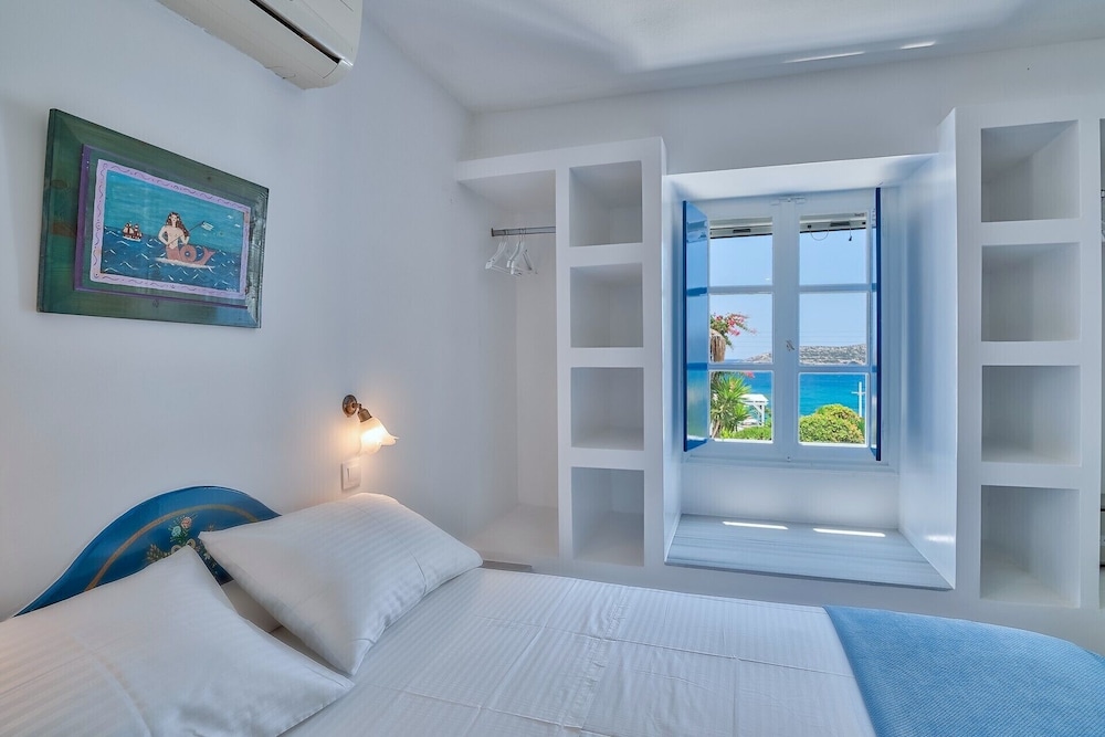 Dolphin Antiparos Villas and Suites 6/50