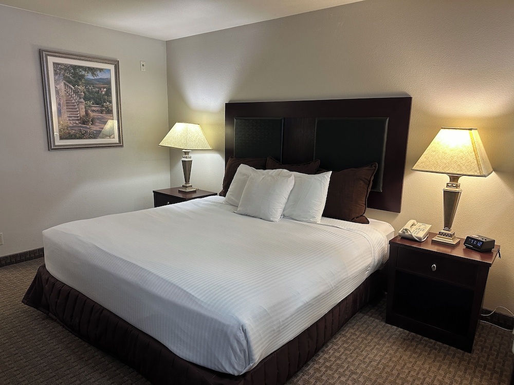 Sojourn Suites Portland Airport photo3