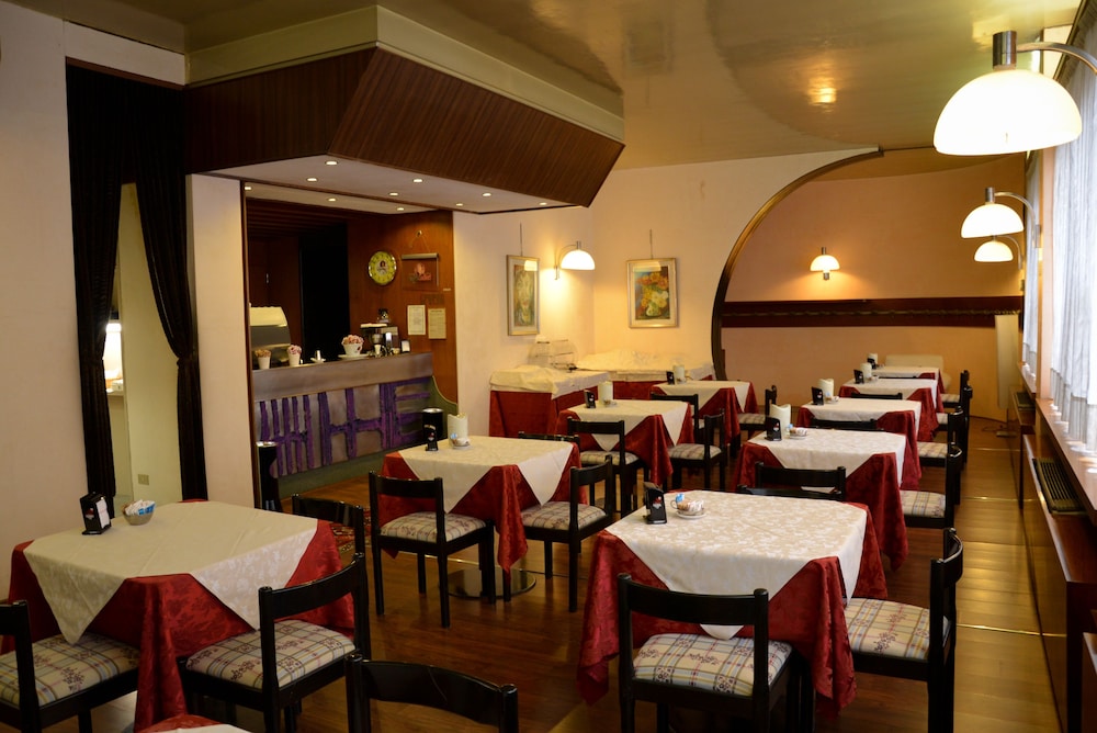 HOTEL SALIERI 53/70