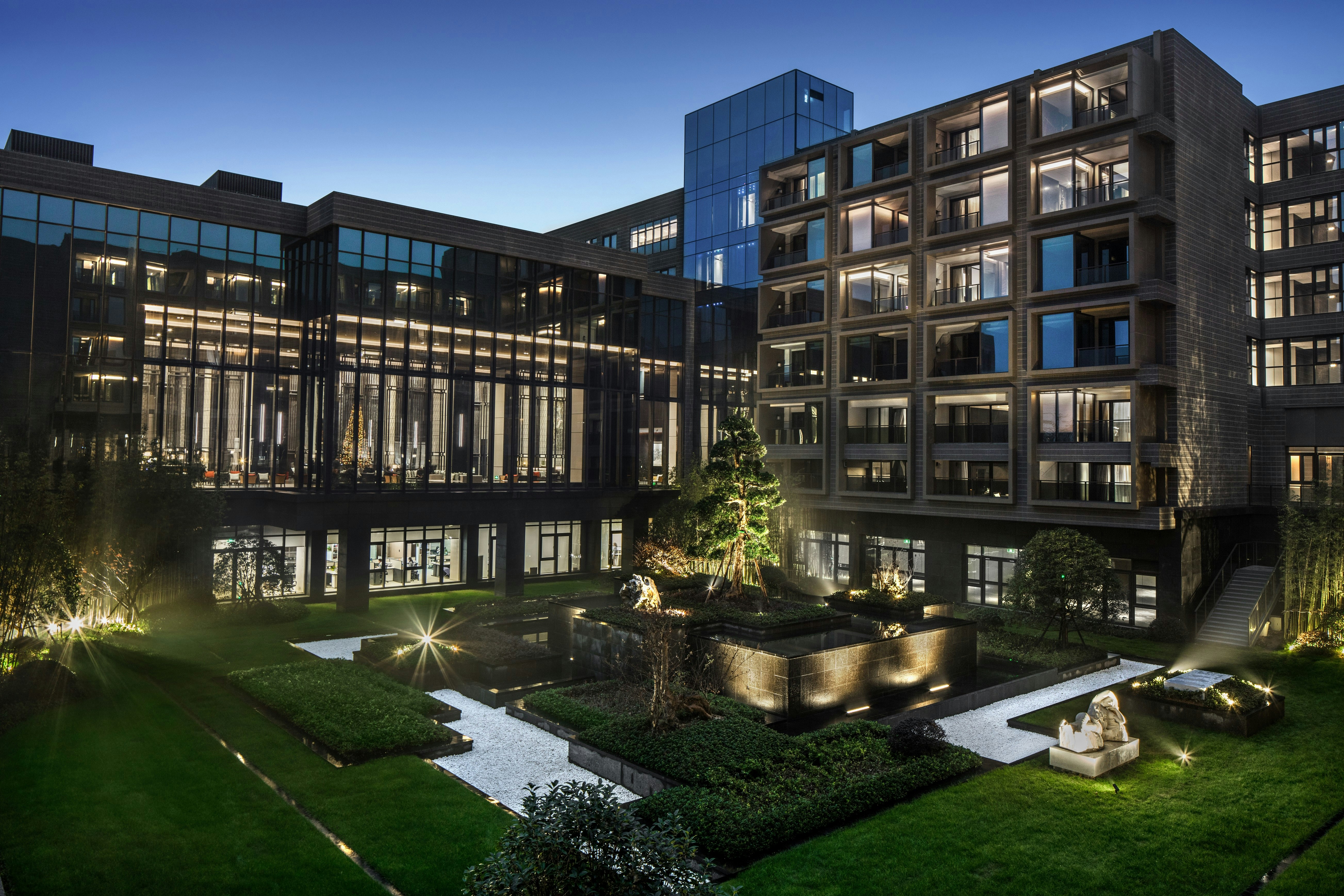Hilton Ningbo Dongqian Lake Resort 38/41