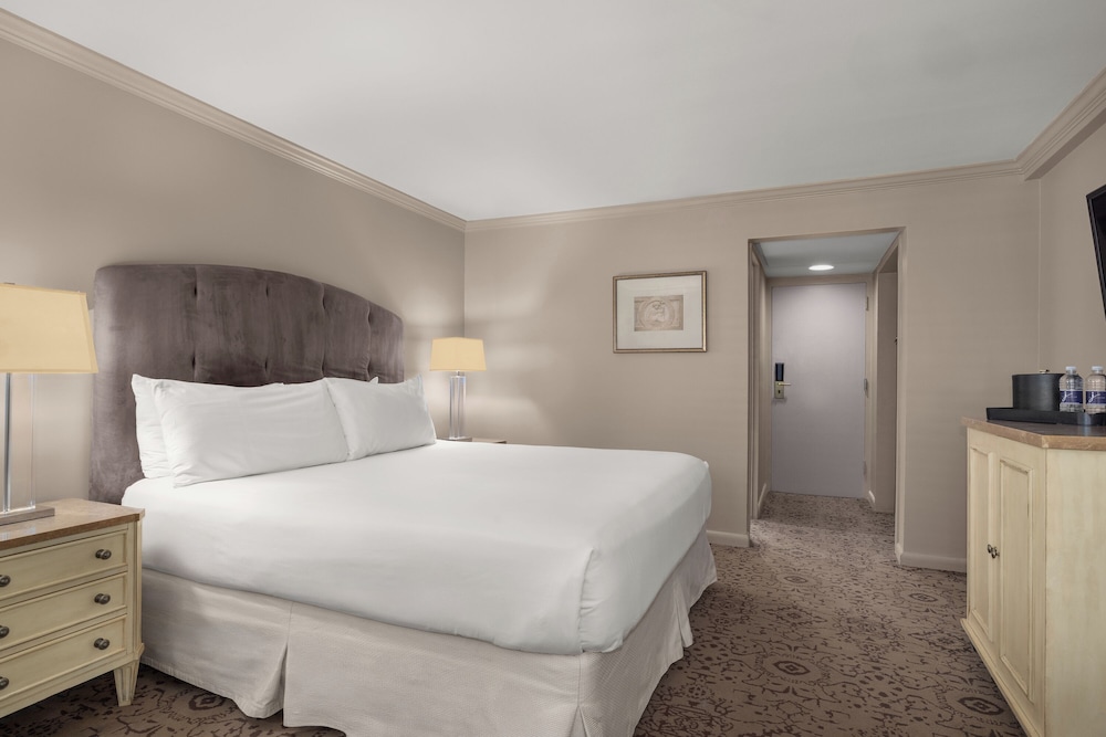 DELUXE, HOUSE, KING BED