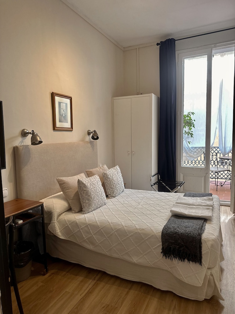 BARCELONA CENTER INN 12/50