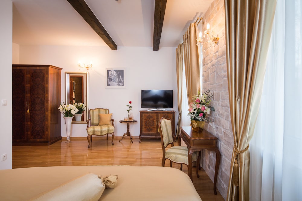 Priska Heritage Rooms 28/50