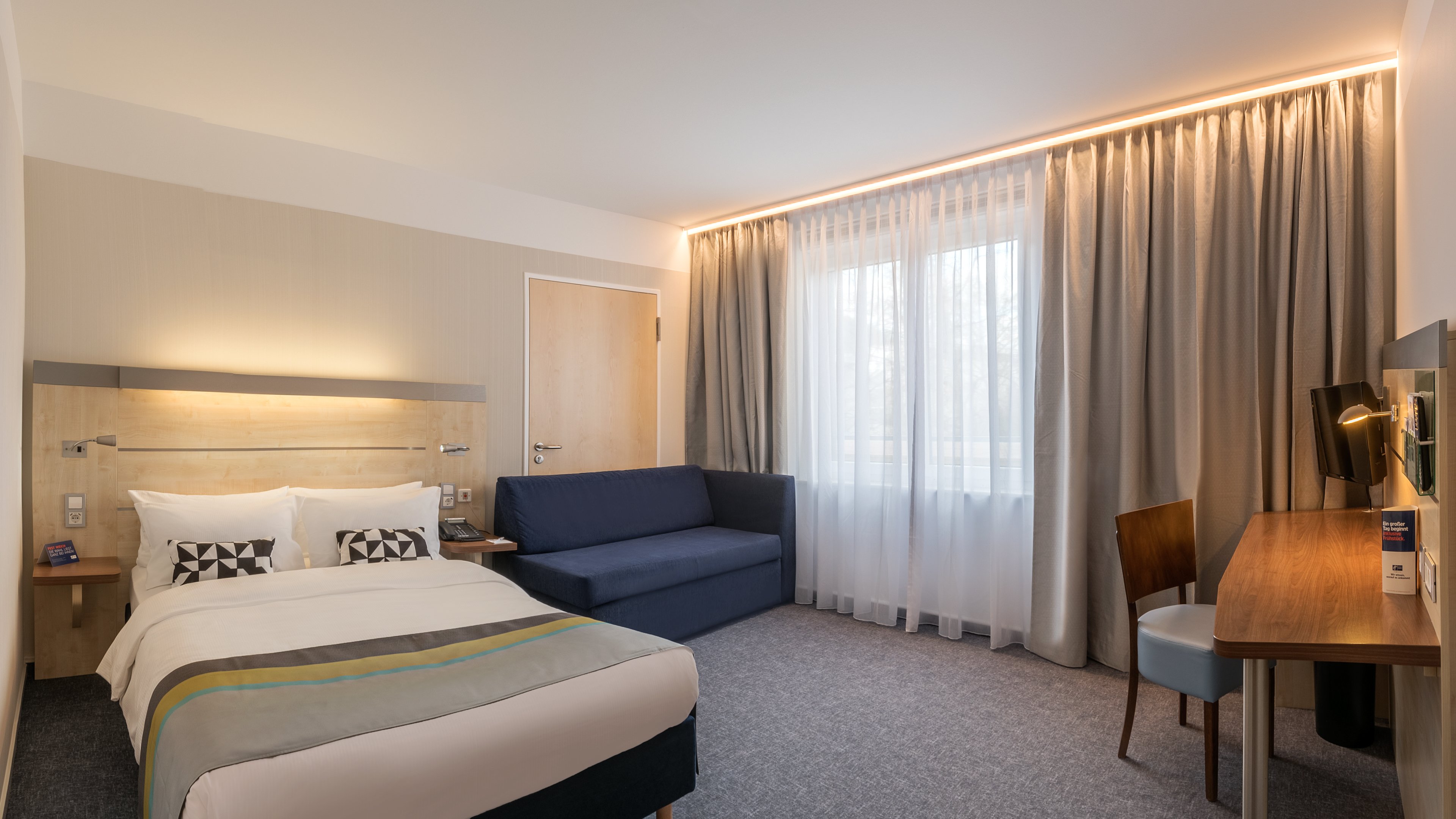 HOLIDAY INN EXPRESS SINGEN 25/72