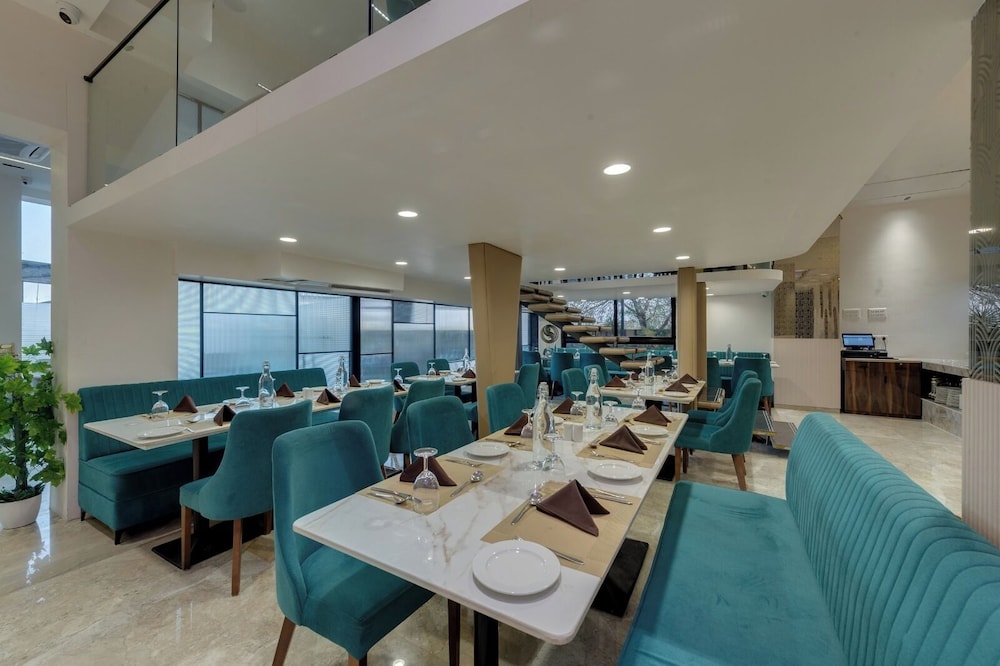 Comfort Inn Sapphire, Chandkheda 20/25