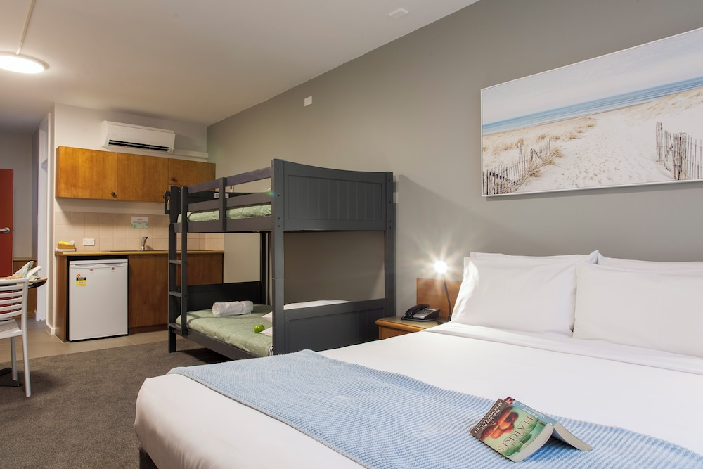 Kings Park Motel 32/65