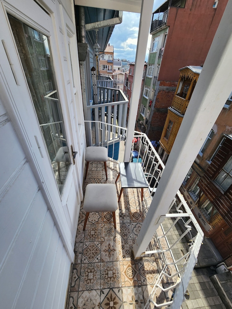 W. House Kadikoy 50/60