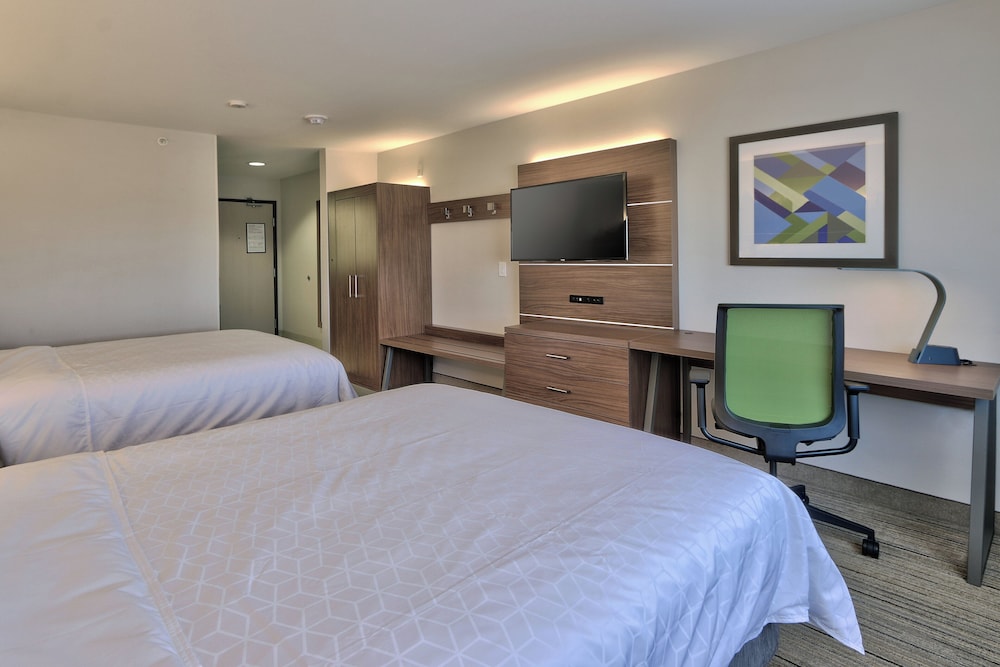 Holiday Inn Express Hotel And Suites Portales 20/70