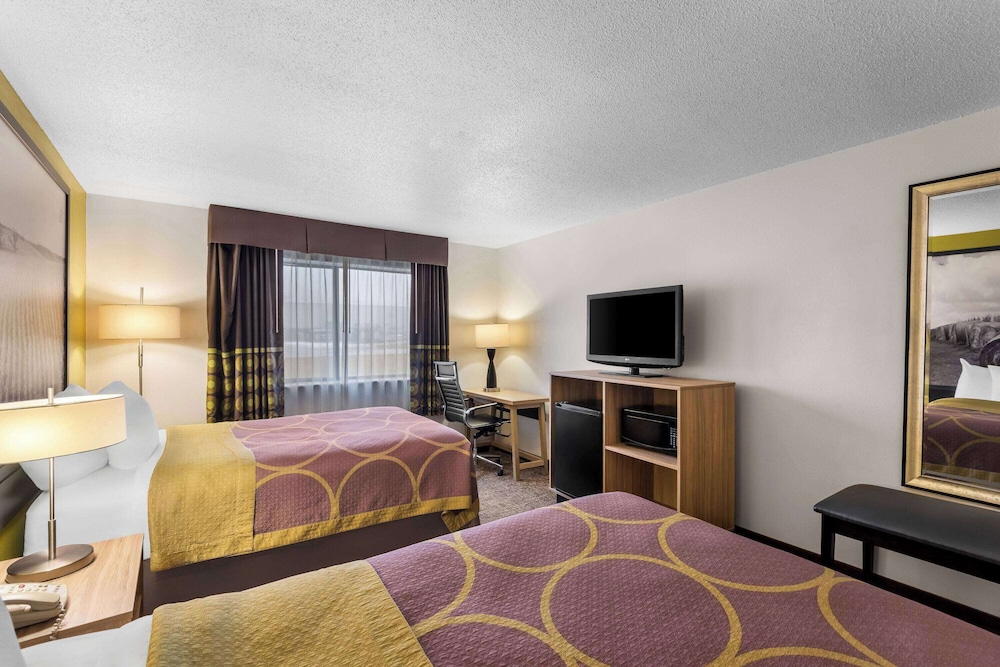 Super 8 by Wyndham Oelwein 27/47