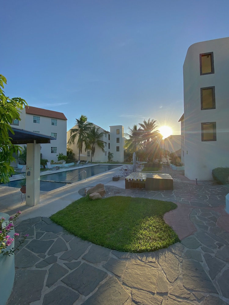 Santa Maria Hotel And Suites 40/47