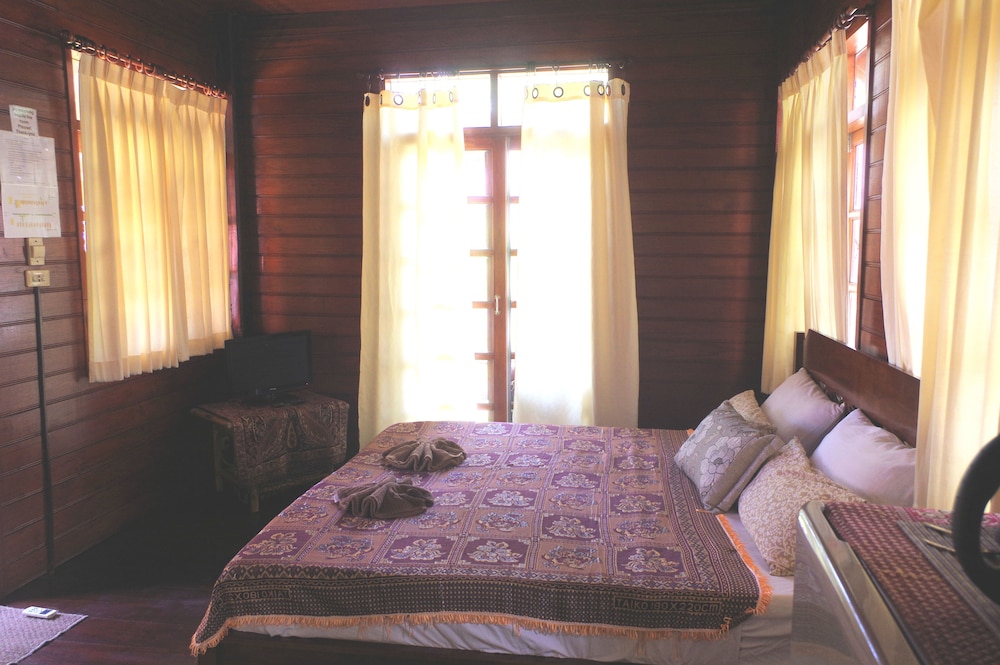 Thai House Beach Resort 11/50