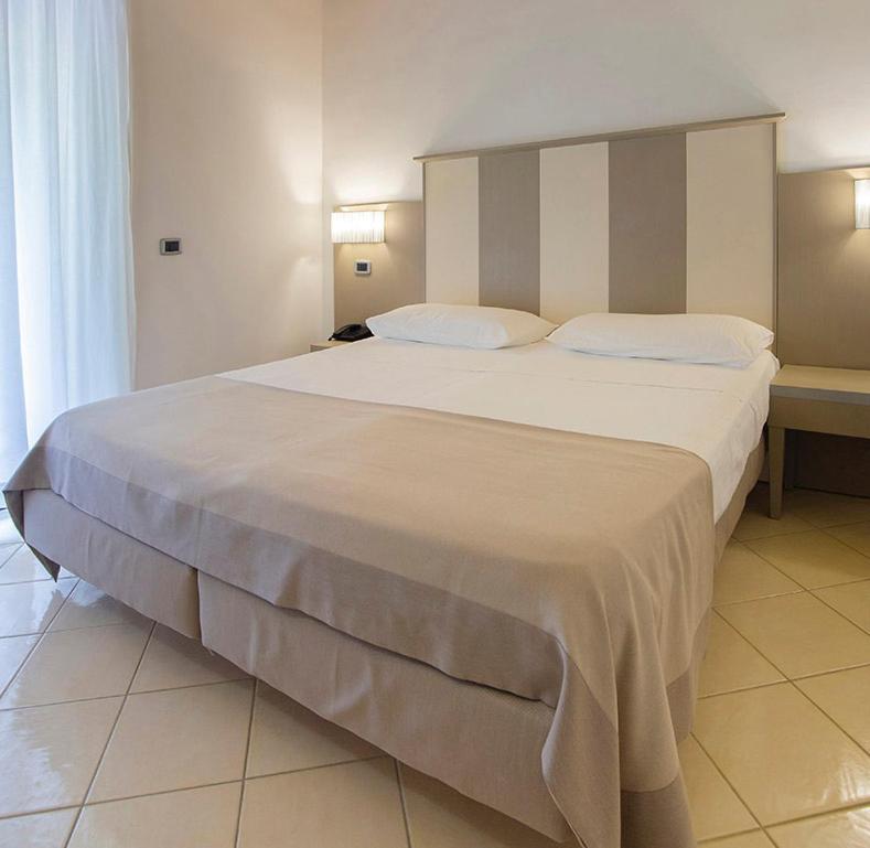 غرفة ثلاثية، Hotel La Torre 3/10