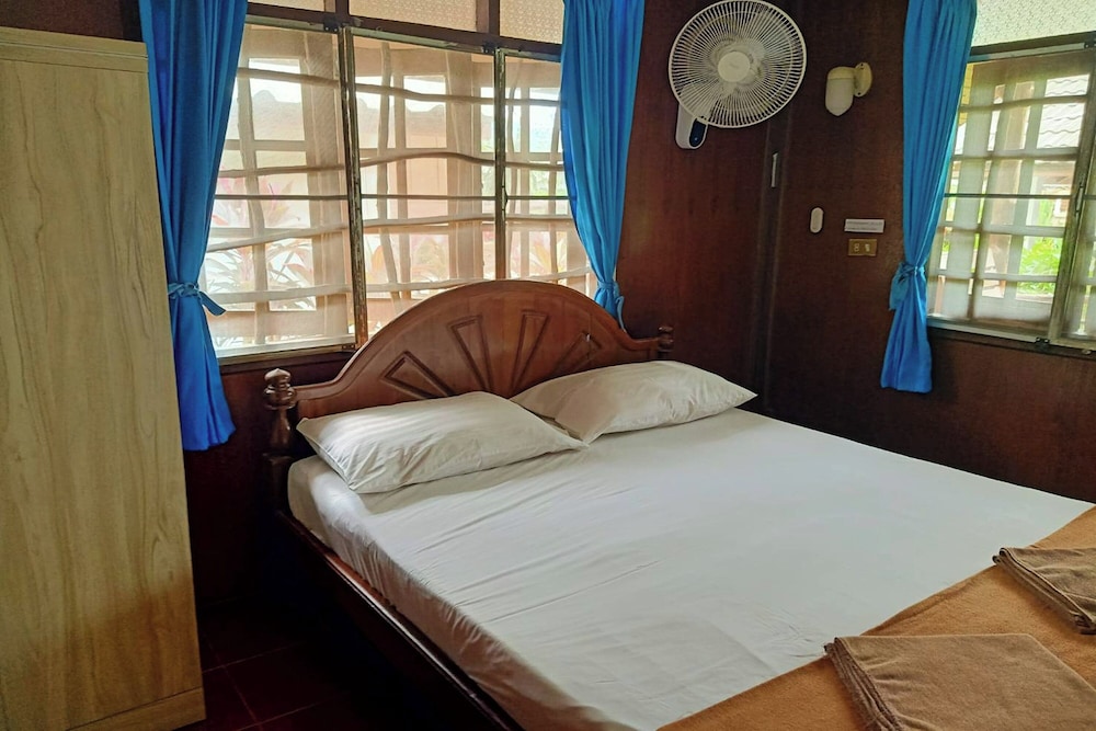 BUNGALOW, QUEEN BED, WITH FAN