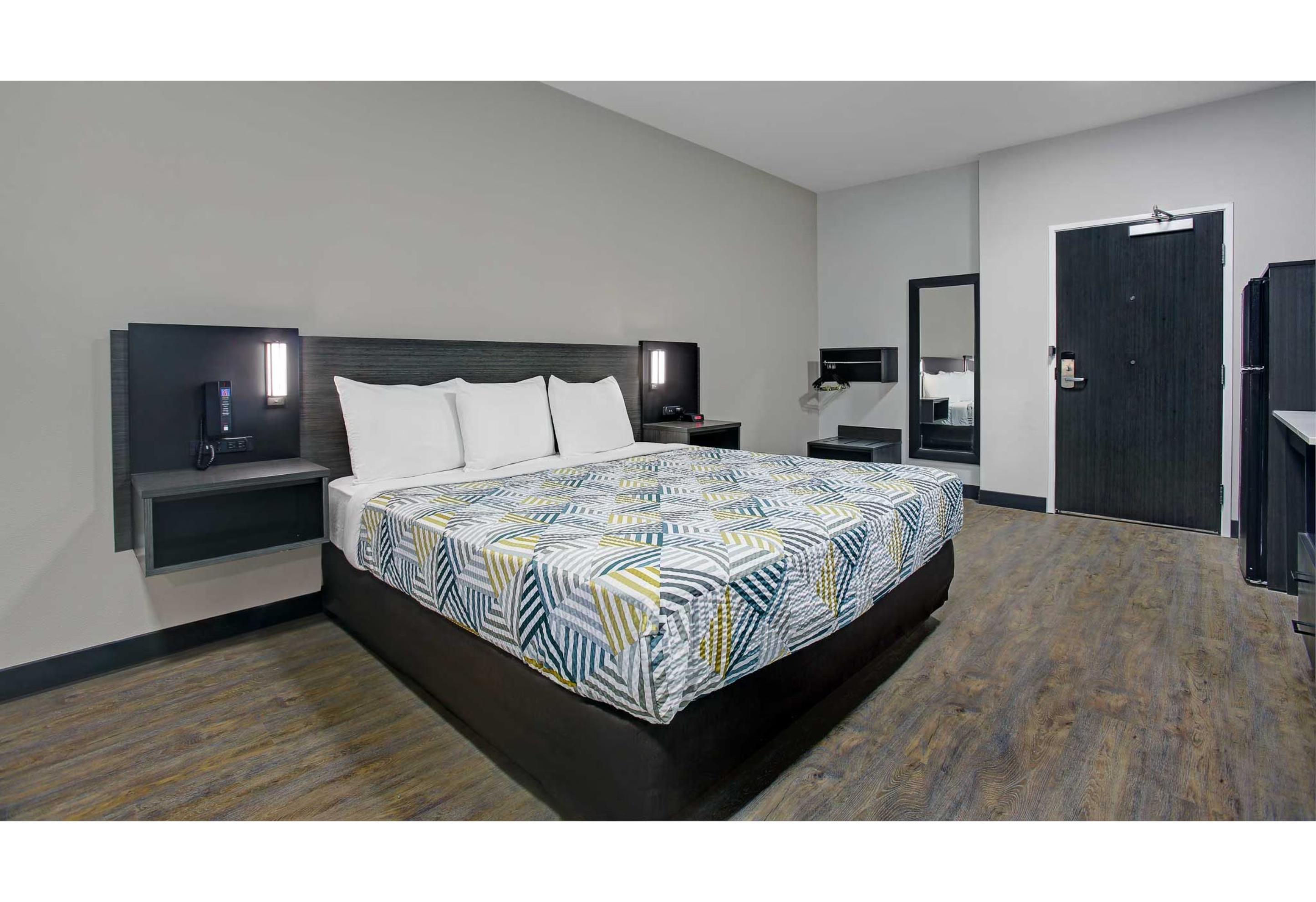 1 King Bed Non-Smoking, Mini Fridge