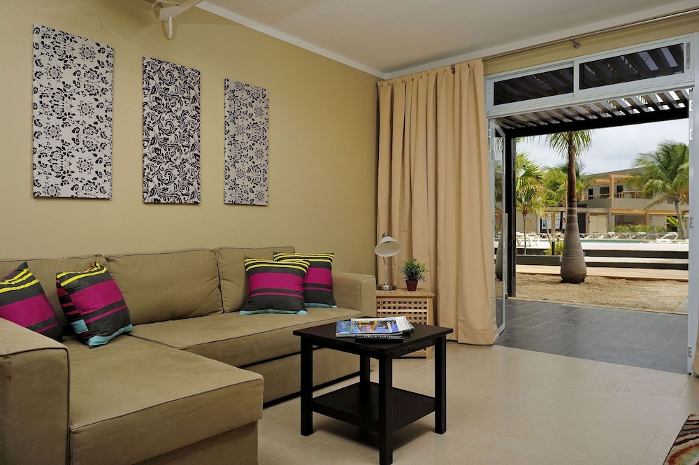 Eden Beach Resort 37/63