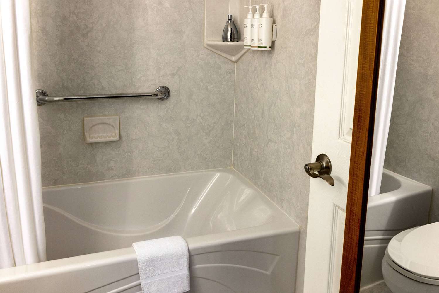 Howard Johnson By Wyndham Ocean City Oceanfront 44/50