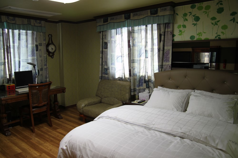 Western Hotel 17/47