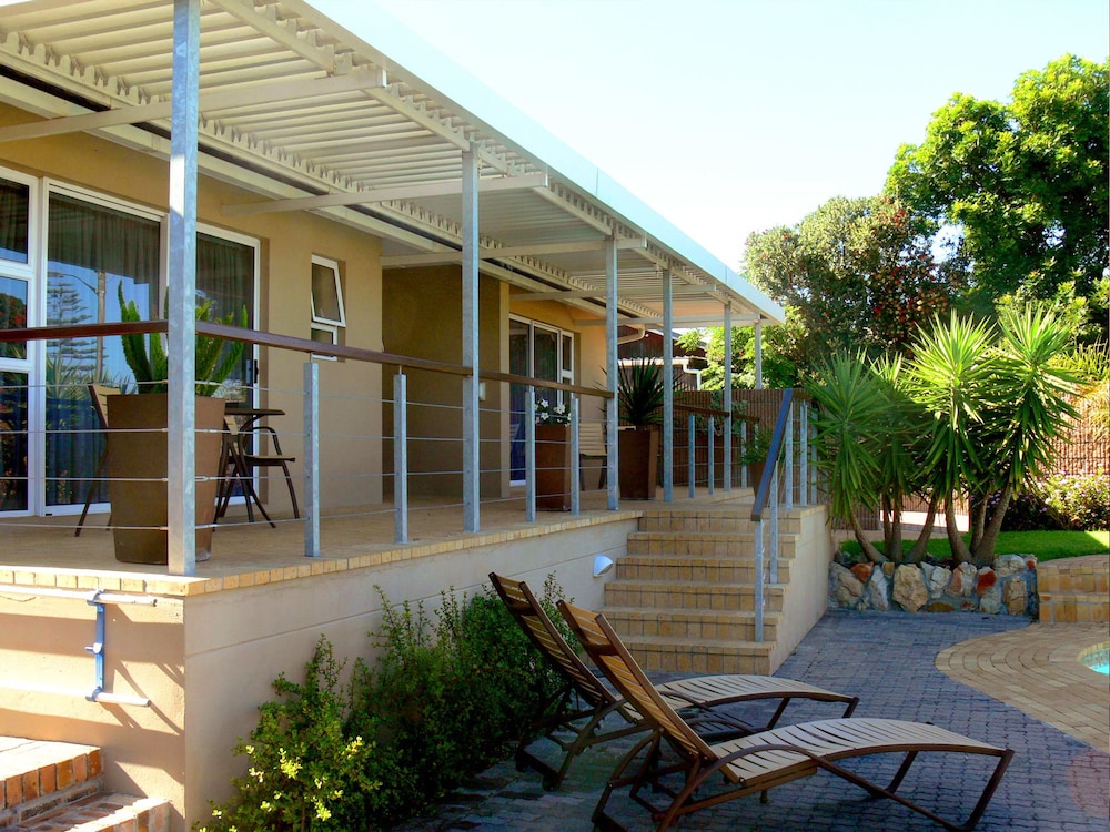 Hajos Lodge and Tours 1/50