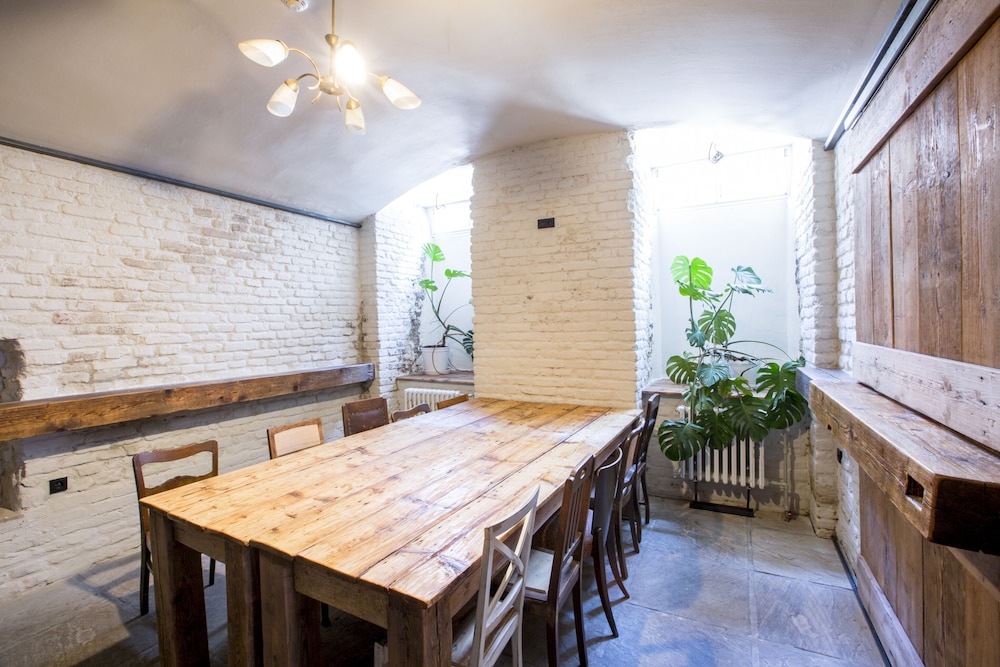 Sophie Apos S Hostel 60/71