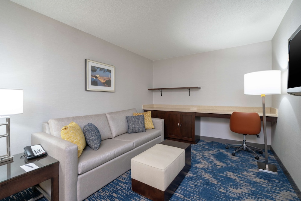 Embassy Suites Alexandria Old Town 30/51