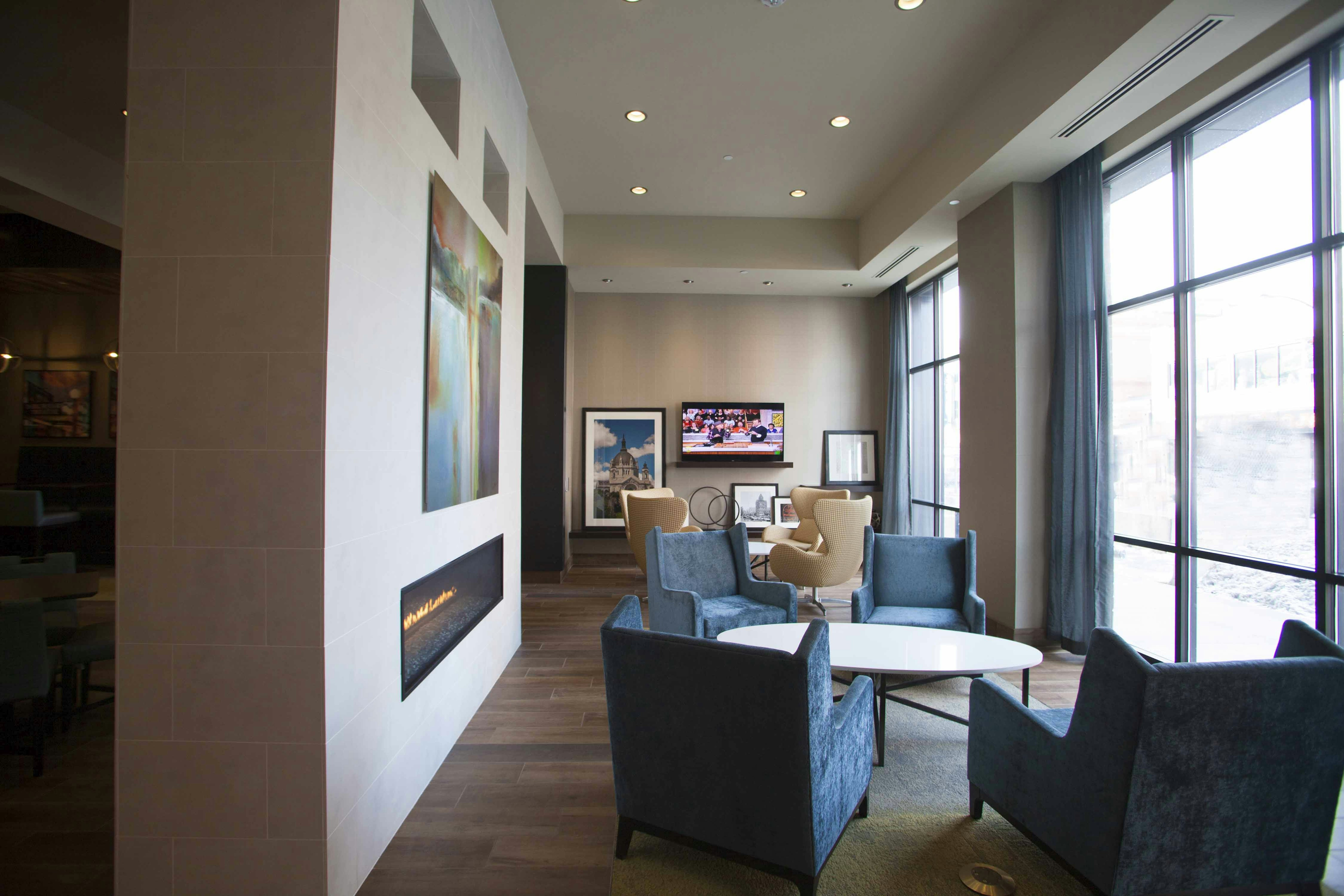 Hampton Inn Suites St Paul Downtown 41/70