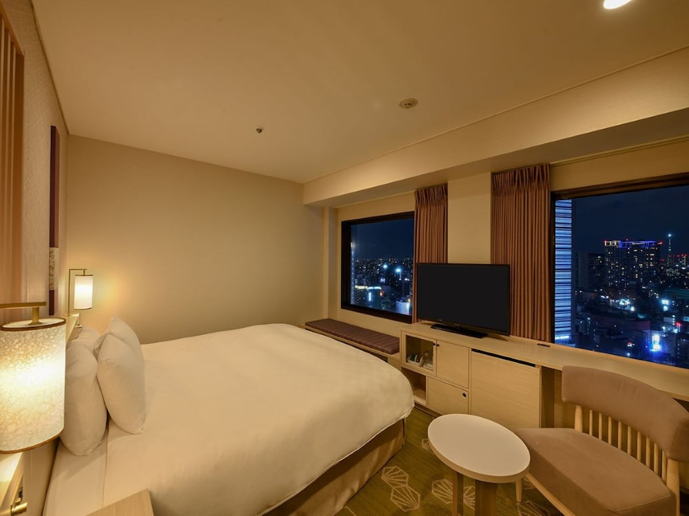 DELUXE, KING BED