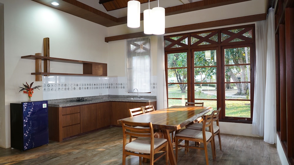 Mutiara Carita Cottages 56/72